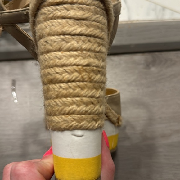 Elle wedge size 8 yellow trimmed shoes comfy worn once minor flaws see pics - Picture 10 of 12